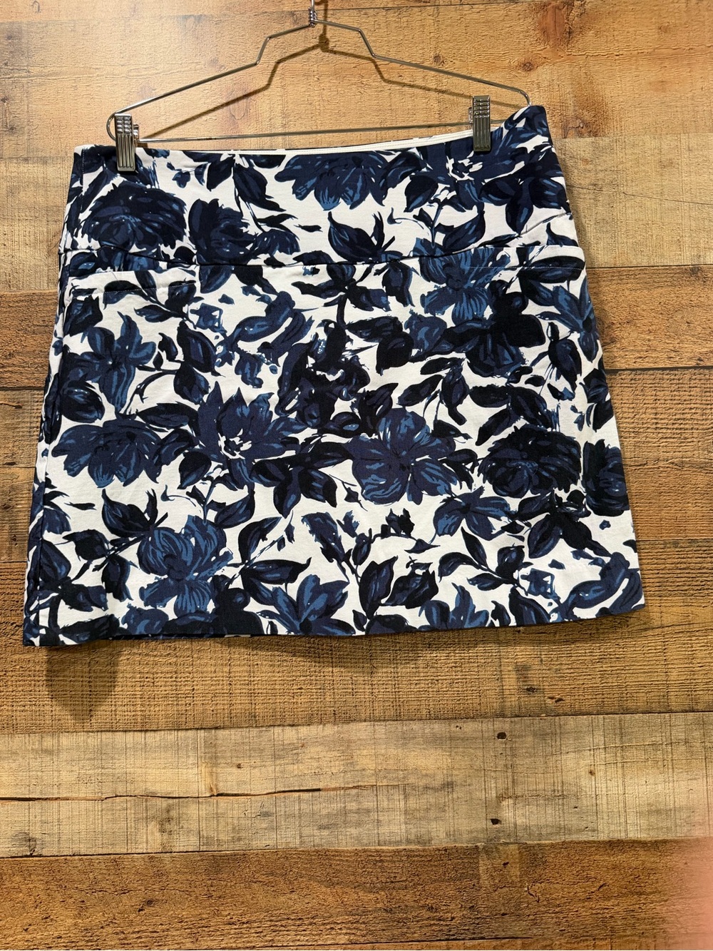 S.C. & Co. Floral Blue and White Floral Printed Skort Size XL